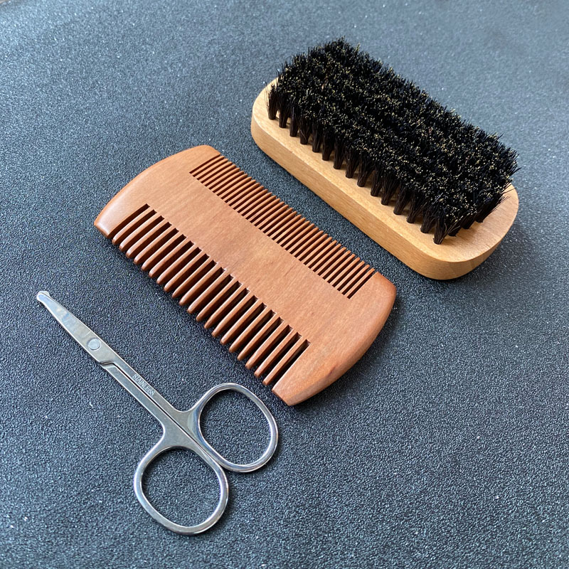 メンズひげグルーミングセット、ひげブラシ、毛素材、ひげ用くし - Mens Grooming Kit Bag のレビューと価格